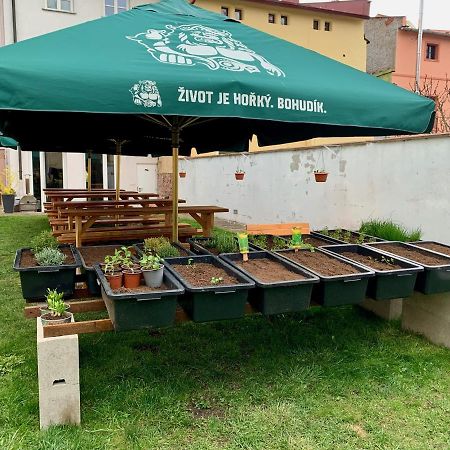 Penzion A Restaurace 14 Hostinné Екстериор снимка