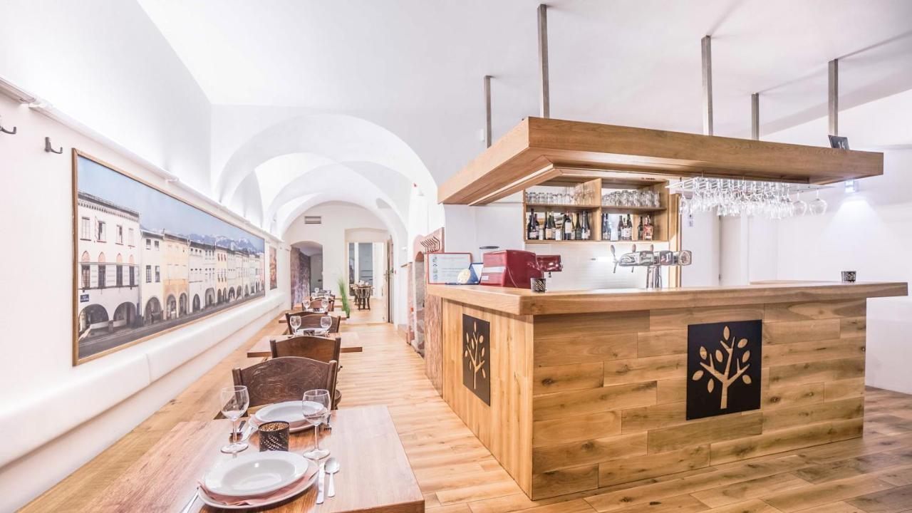 Penzion A Restaurace 14 Hostinné Екстериор снимка