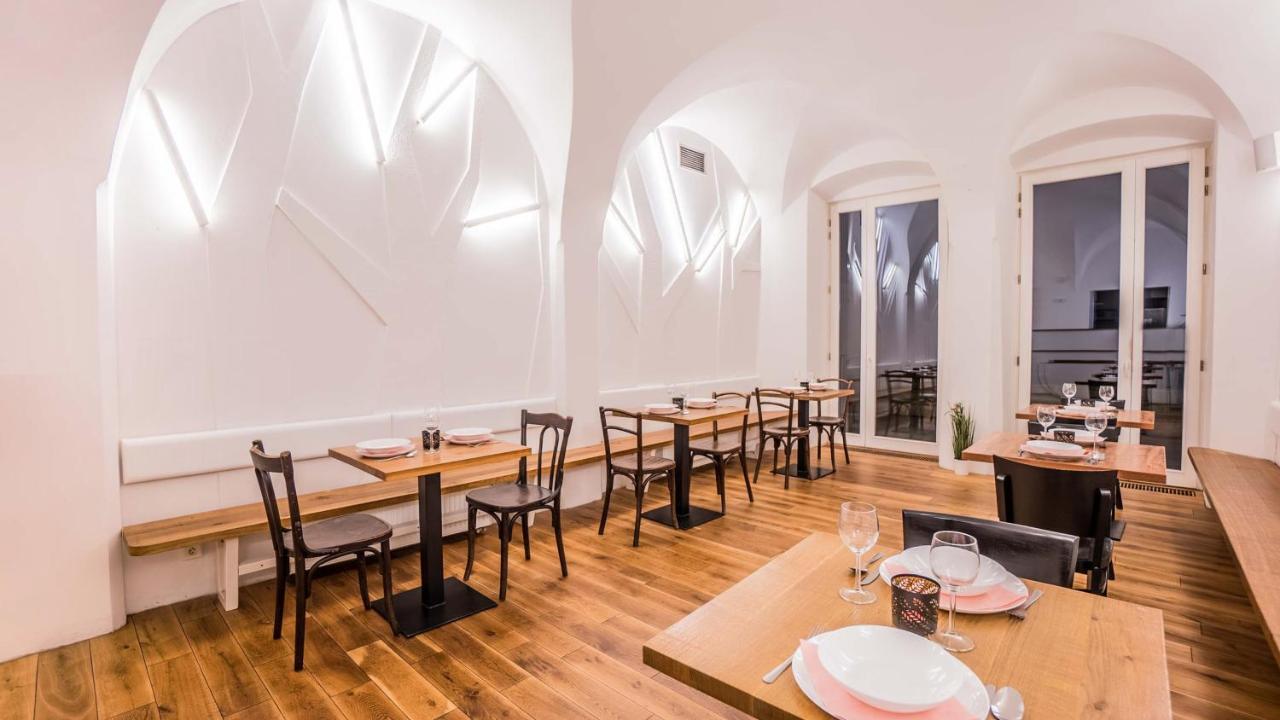 Penzion A Restaurace 14 Hostinné Екстериор снимка