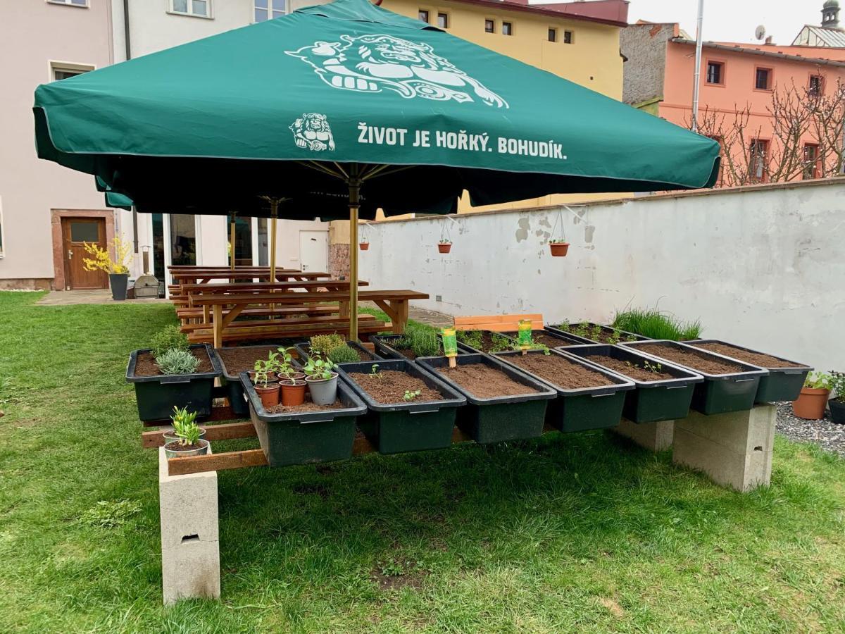Penzion A Restaurace 14 Hostinné Екстериор снимка